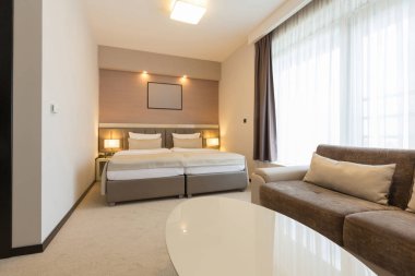 Modern geniş otel odası