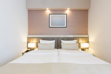 Yeni bir otel yatak odası iç