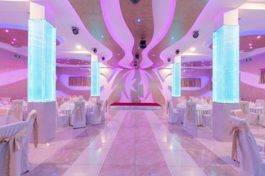 Düğün salonu veya diğer işlevi tesis şık bir akşam yemeği için ayarla