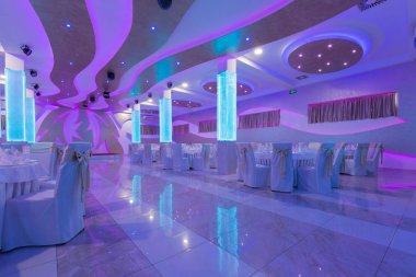 Düğün salonu veya diğer işlevi tesis şık bir akşam yemeği için ayarla