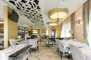 Otel lobisinde bir modern cafe bar iç