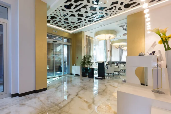 Zona reception con reception in hotel moderno — Foto Stock