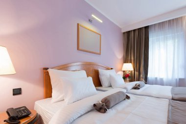 Yeni bir otel Çift Kişilik Yatak yatak odası iç 