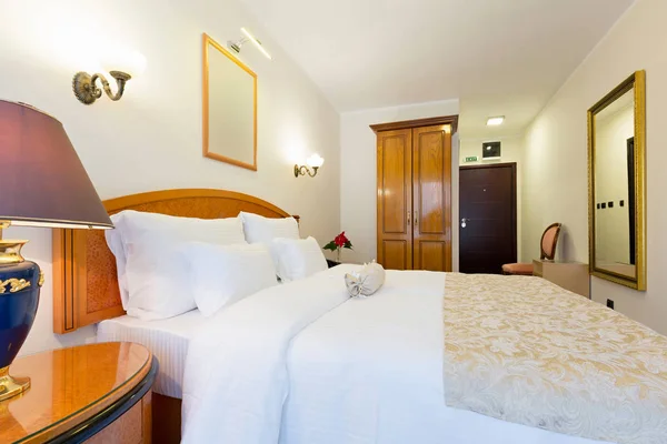 Hotel interieur, double-bed slaapkamer — Stockfoto