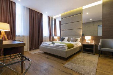 Yeni bir otel odasında iç 