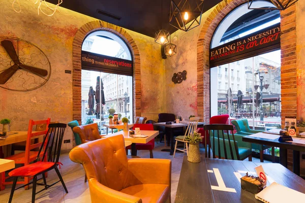 Innenraum eines modernen urbanen Restaurants — Stockfoto