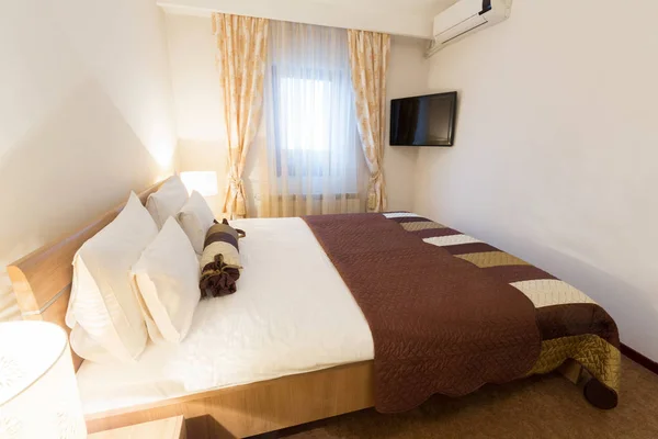 Interior of a hotel bedroom — Stock Photo, Image