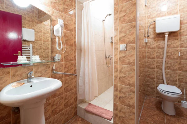 Interiér hotelové koupelny — Stock fotografie