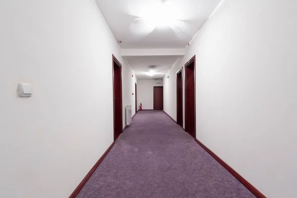 Intérieur d'un couloir d'hôtel — Photo