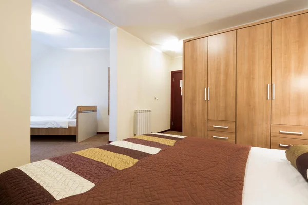 Interior dari kamar tidur motel — Stok Foto