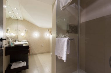 Otel banyosunun içi.