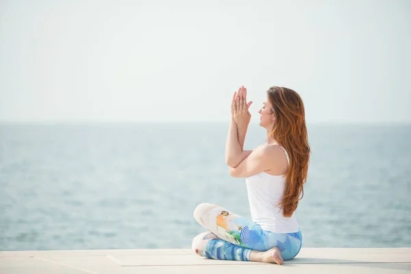 Beautiful young woman working out , doing yoga exercise — Stock Photo, Image