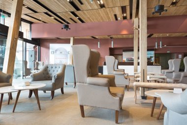 Bir dağ otel lobisinde iç