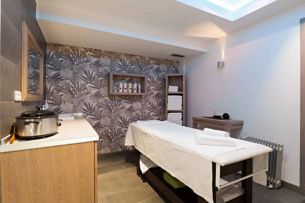 Hotel interieur, massagetafel — Stockfoto