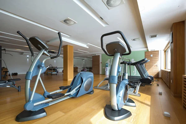Interior do hotel, ginásio, fitness — Fotografia de Stock