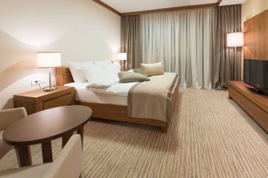 Hotel apartment, yatak odası iç akşam
