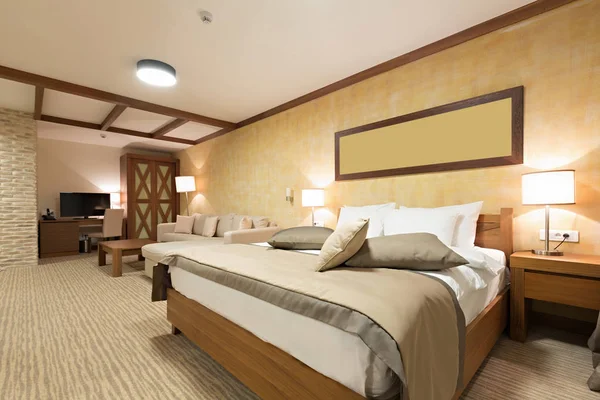 Hotellägenhet, sovrum inredning — Stockfoto