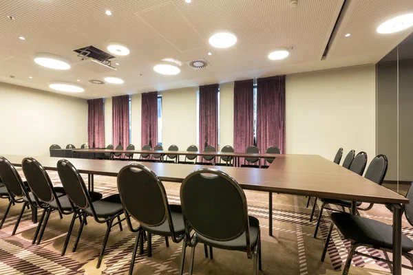 Interior de una moderna sala de conferencias de lujo — Foto de Stock