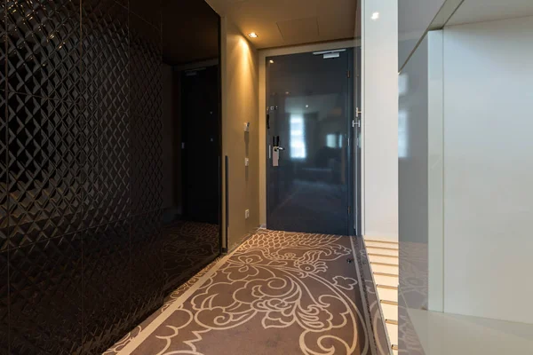 Hotel room entrance corridor