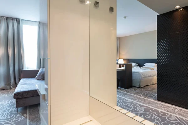 Entrace cooridor otel odasında