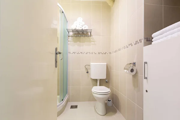 Toilet in hostel apartment — Stock Photo, Image