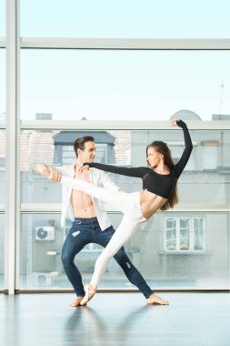 Bale dansçıları performans şehir