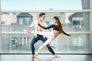 Bale dansçıları performans şehir