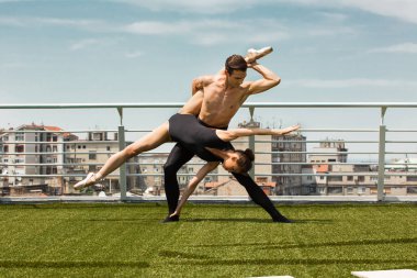 Bale dansçıları performans şehir