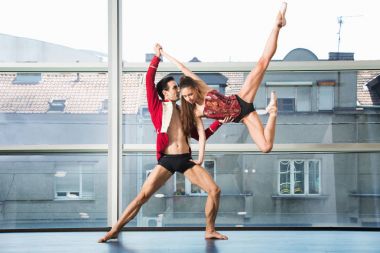 Bale dansçıları performans şehir