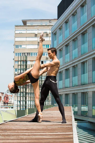 Bale dansçıları performans şehir