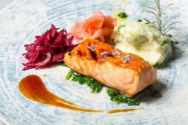 Somon fileto peynirli patates püresi