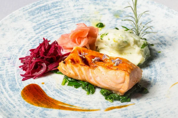 Somon fileto peynirli patates püresi