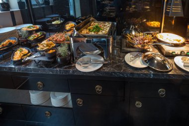 Lüks otel büfe akşam yemeği