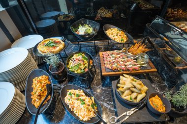 Lüks otel büfe akşam yemeği