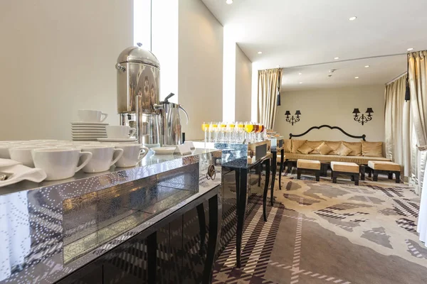 Ontbijtbuffet in het luxehotel — Stockfoto