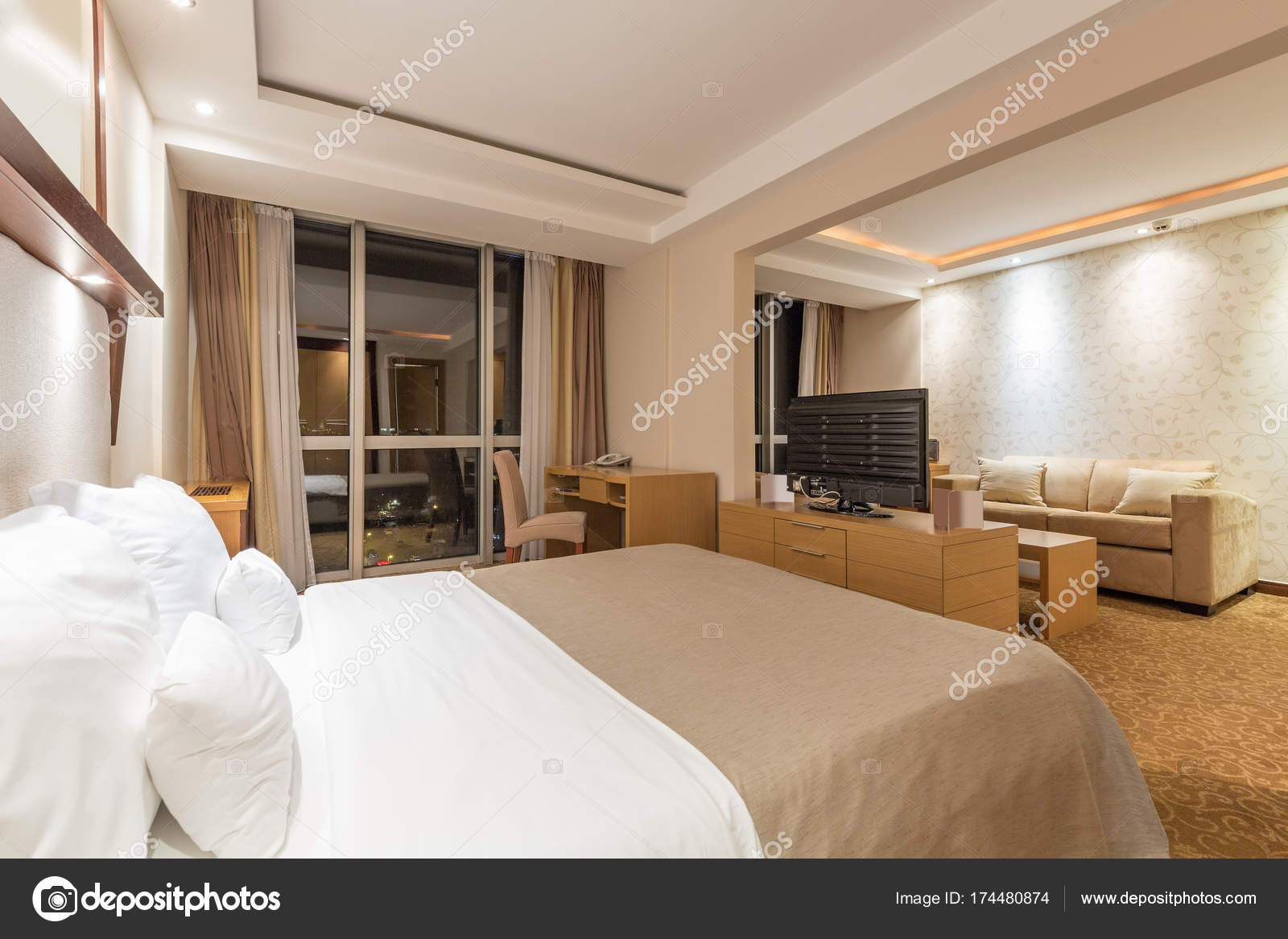 Interieur aus einem Hotel-Schlafzimmer — Stockfoto © rilueda #174480874 Interieur aus einem Hotel-Schlafzimmer — Stockfoto © rilueda #174480874
