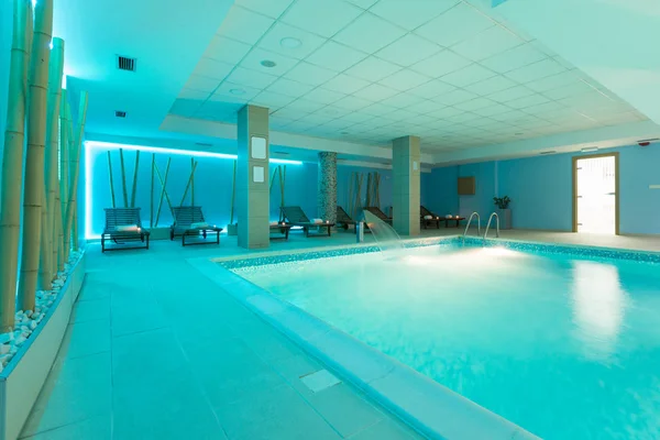 Indoor swimming pool in hotel spa center — Stock Photo, Image