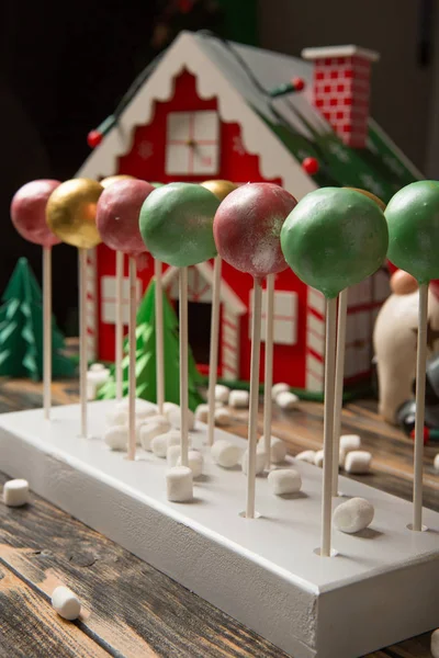 Cake pops on christmas decorated wooden table — Stock Photo, Image