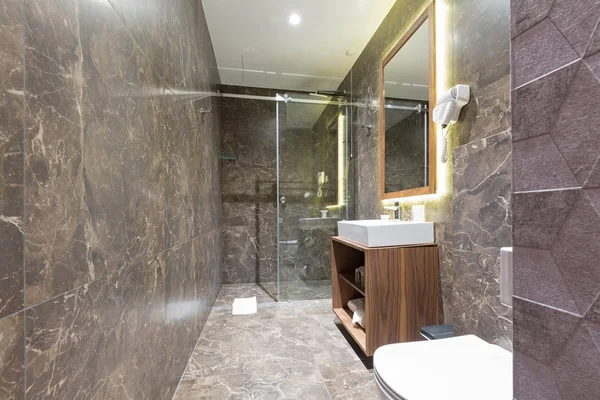Interiér hotelu koupelna — Stock fotografie