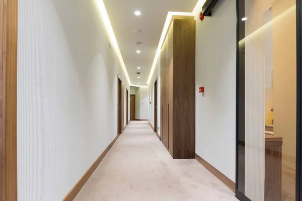 Hotellets korridor interiör — Stockfoto