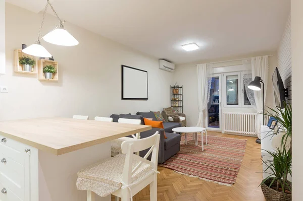 Moderne open plan woonkamer, appartement — Stockfoto