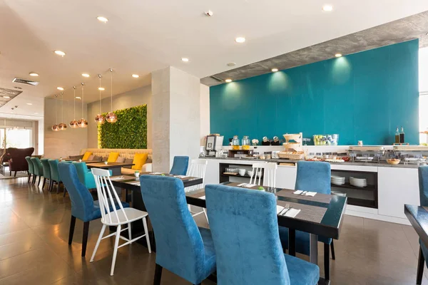 Hotelfrühstück, Buffettisch, Restaurant-Interieur — Stockfoto