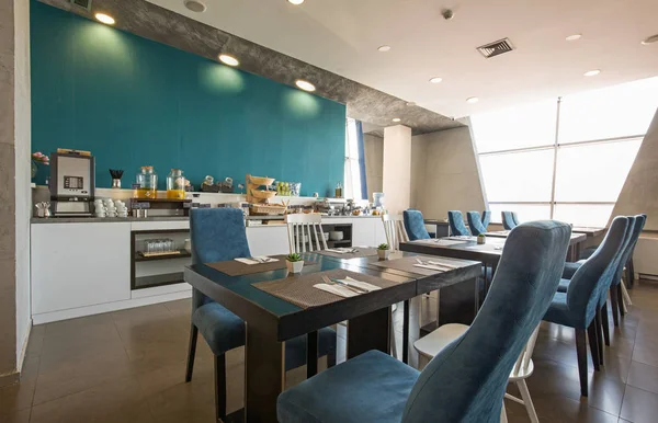 Hotelfrühstück, Buffettisch, Restaurant-Interieur — Stockfoto