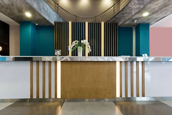 Hotel reception area interior with reception desk — Stock Photo, Image