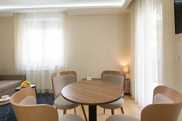 Wnętrze apartamentu hotel, jadalnia — Zdjęcie stockowe