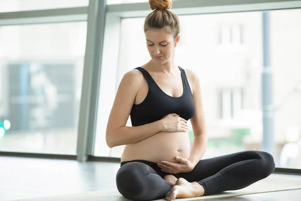 Pregnant woman doing prenatal yoga — Stock Photo, Image
