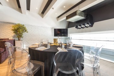 Sabah yeni bir lüks restoranda iç