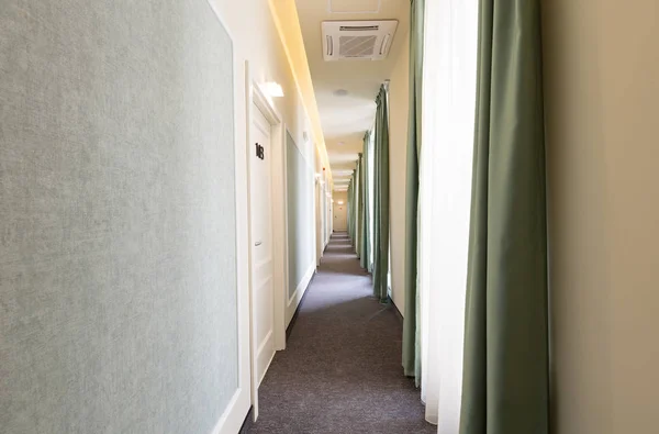 Гостиничный коридор — стоковое фото