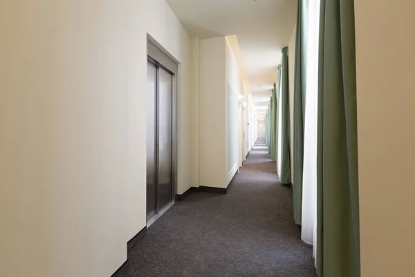 Hotel corridor interior with elevator door — Stock Photo, Image