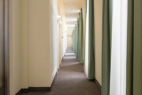 Hotelkorridor im Inneren — Stockfoto